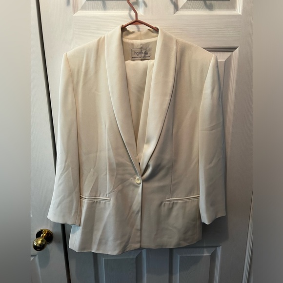 Ingenuity blazer and skirt set - Picture 2 of 13